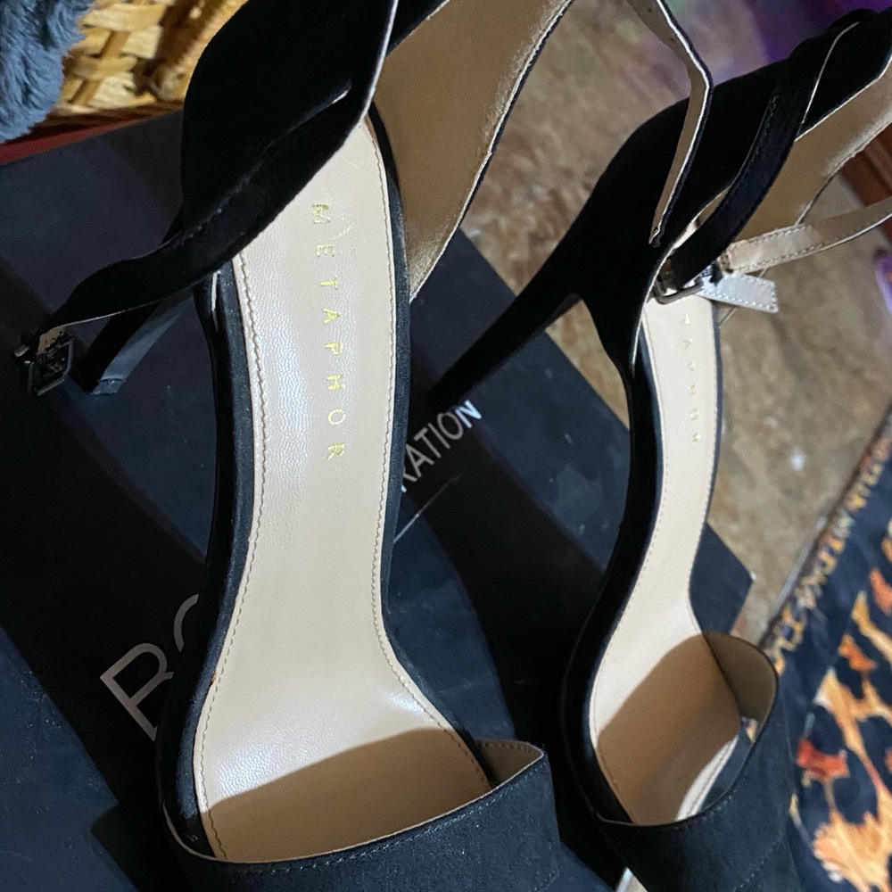 Metaphor Elegant Black Heels